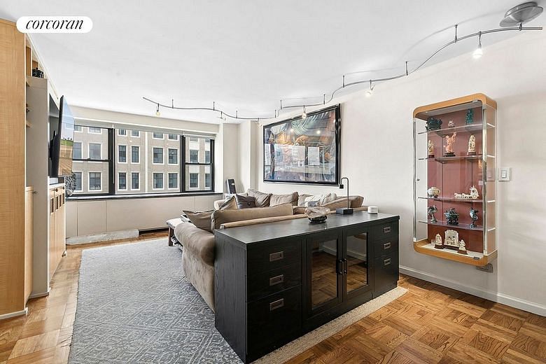 196 East 75th Street #7C