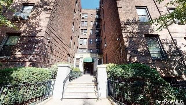 41-21 42St #1A in Queens, Sunnyside, NY 11104