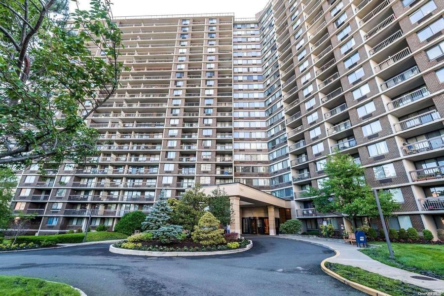 Image 1 of 29 for 2 Bay Club Drive #9N in Queens, Bayside, NY, 11360