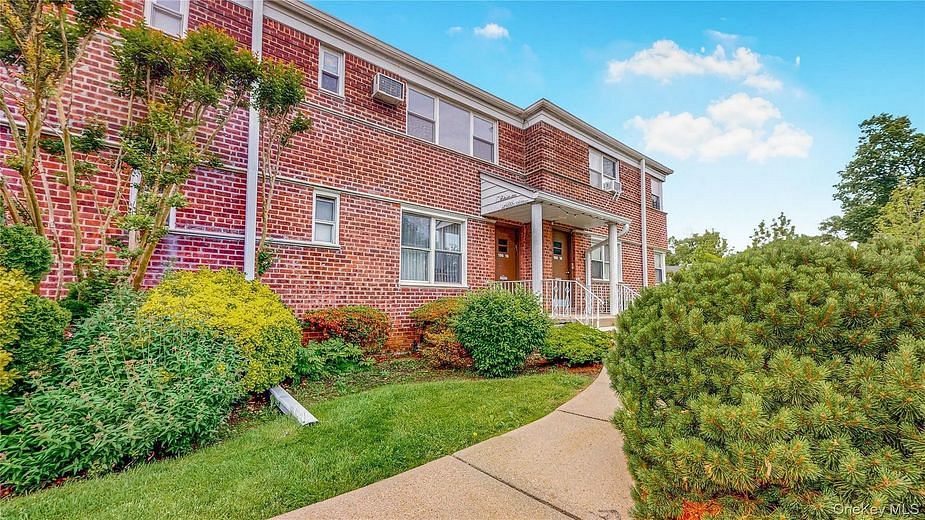 198-18 Pompeii Avenue #2