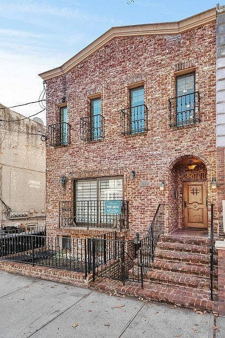 1980 East 8th Street