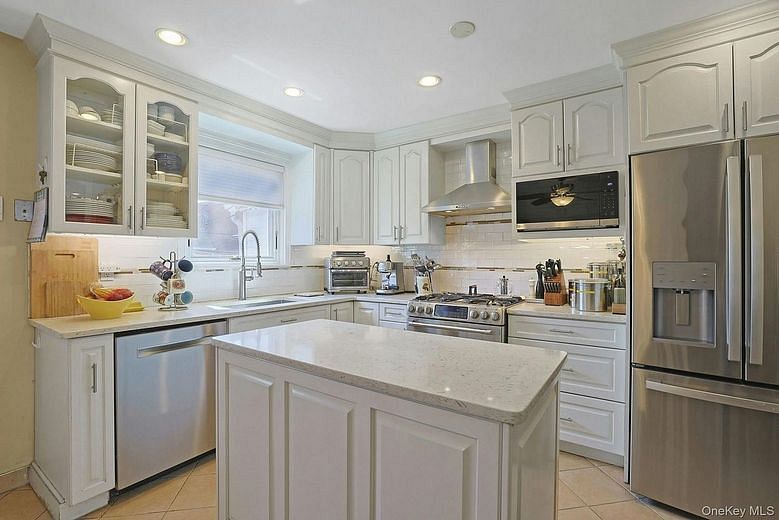 1988 B Powell Avenue