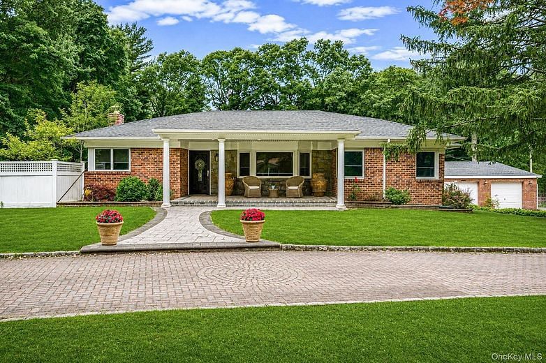 199 Dix Hills Road