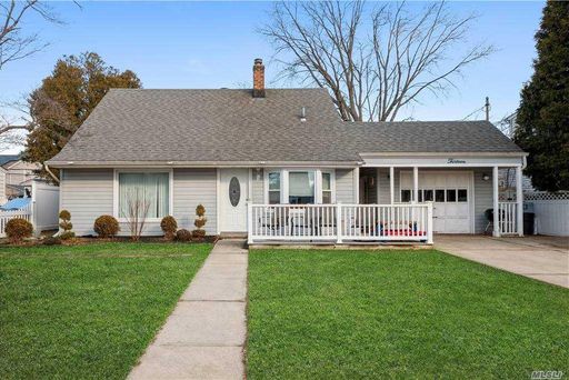 Image 1 of 20 for 13 Candle Ln in Long Island, Levittown, NY, 11756