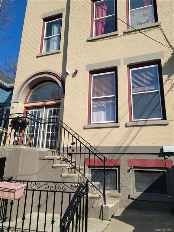 506 Warburton Avenue in Westchester, Yonkers, NY 10701
