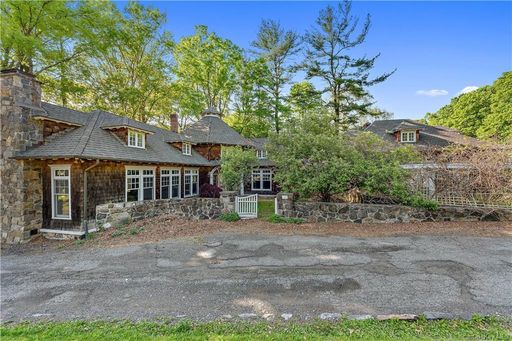 Image 1 of 20 for 224 Chestnut Ridge Road in Westchester, Bedford Corners, NY, 10549