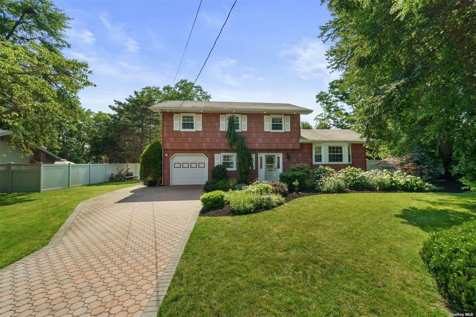 Image 1 of 29 for 23 Barrington Drive in Long Island, Wheatley Heights, NY, 11798
