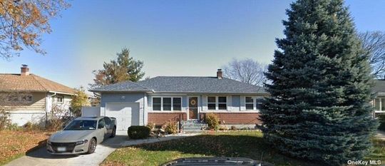 Image 1 of 17 for 921 N Clinton Avenue in Long Island, Lindenhurst, NY, 11757