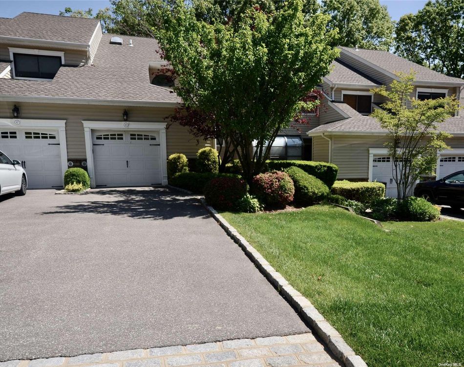 Image 1 of 21 for 48 Villas Circle #48 in Long Island, Melville, NY, 11747