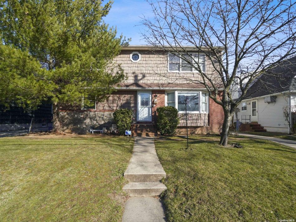 Image 1 of 20 for 131 S Terrace Place in Long Island, Valley Stream, NY, 11580