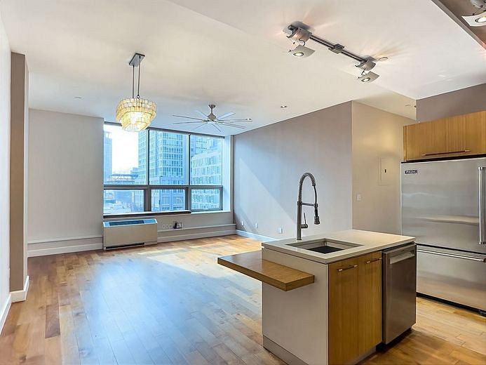 2-17 51st Avenue #404