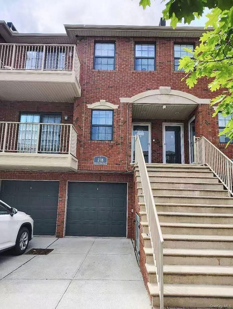 2-18 A Constitution Place #173