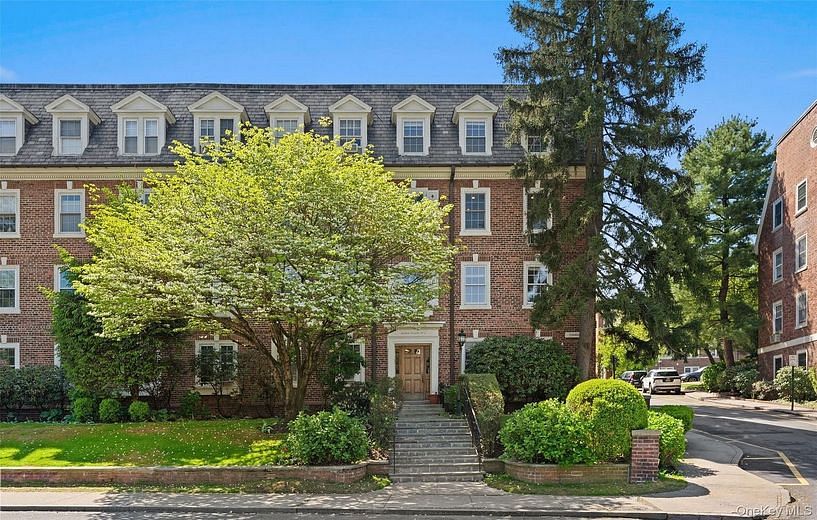 2 Alden Place #4D