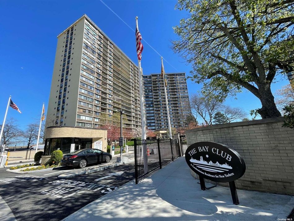 Image 1 of 33 for 2 Bay Club Drive #15E in Queens, Bayside, NY, 11360