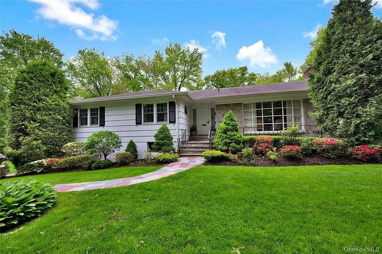 2 Bonnie Briar Lane