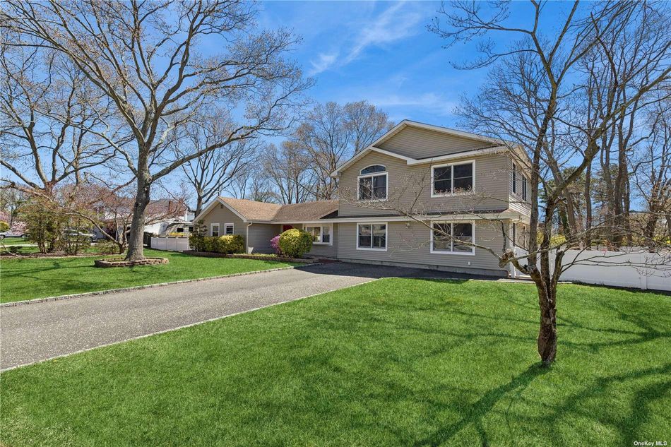 Image 1 of 27 for 2 Concord Drive in Long Island, Holtsville, NY, 11742