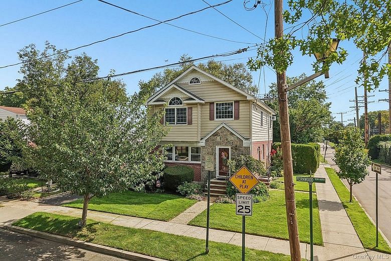 2 Fernwood Terrace N