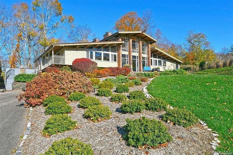 2 Fiddlers Green Drive