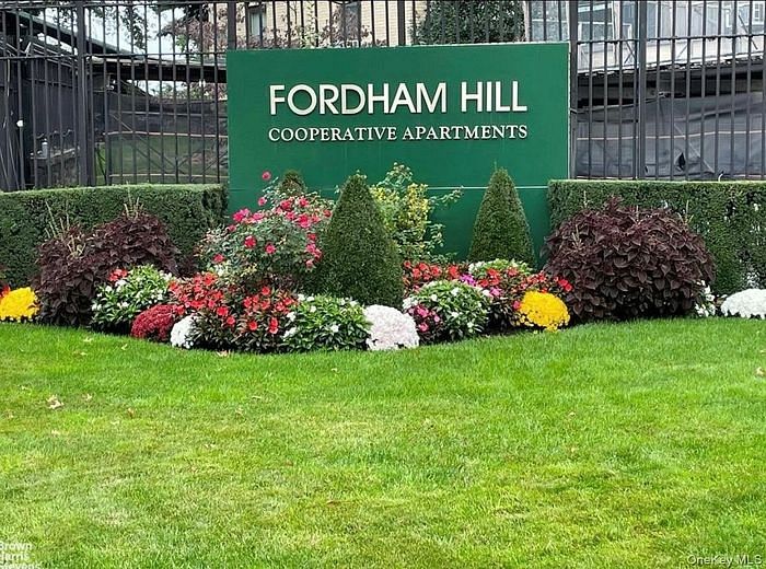2 Fordham Hill Oval #1G