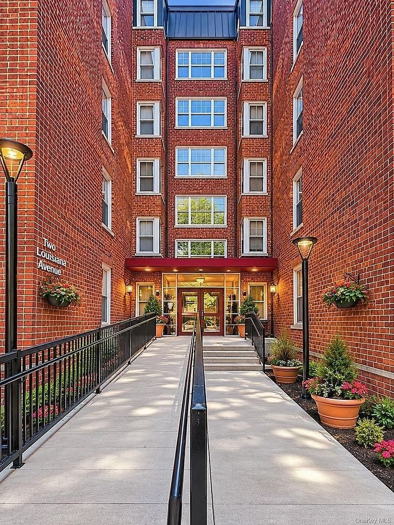 2 Louisiana Avenue #4B