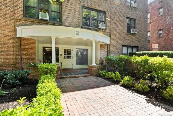 Image 1 of 15 for 2 Townhouse Place #2K in Long Island, Great Neck, NY, 11021