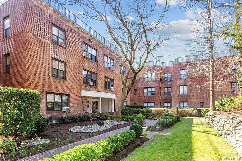 2 Townhouse Place #3N