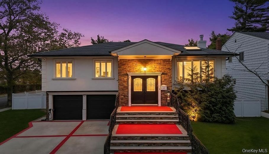 2 Valley Greens Drive