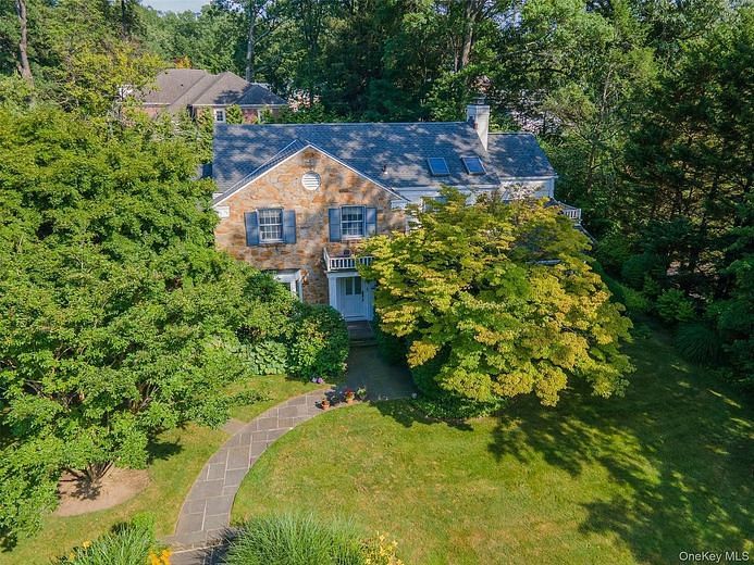 2 W Woods Road