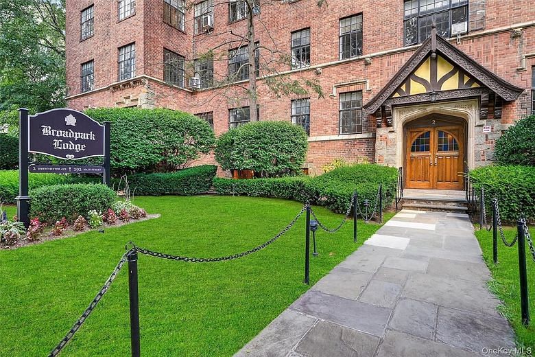 2 Westchester Avenue #3Q