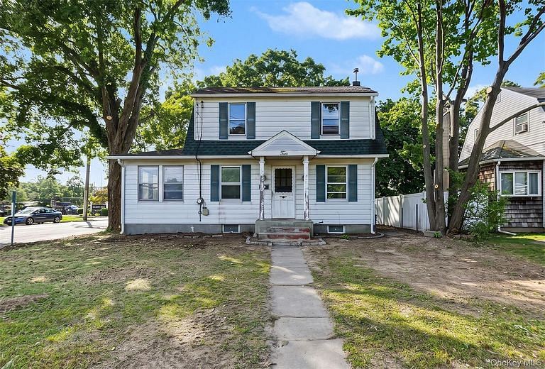 2 Willett Avenue