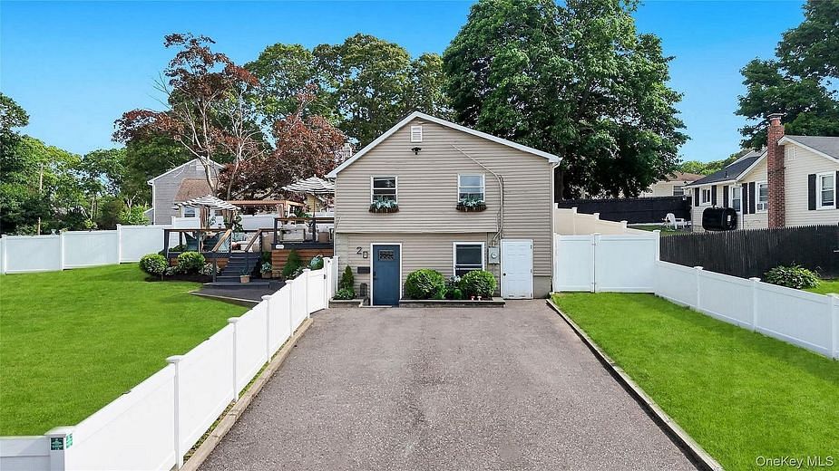 20 Adirondack Drive