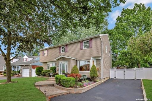 Image 1 of 28 for 20 Evelyn Drive in Long Island, Syosset, NY, 11791