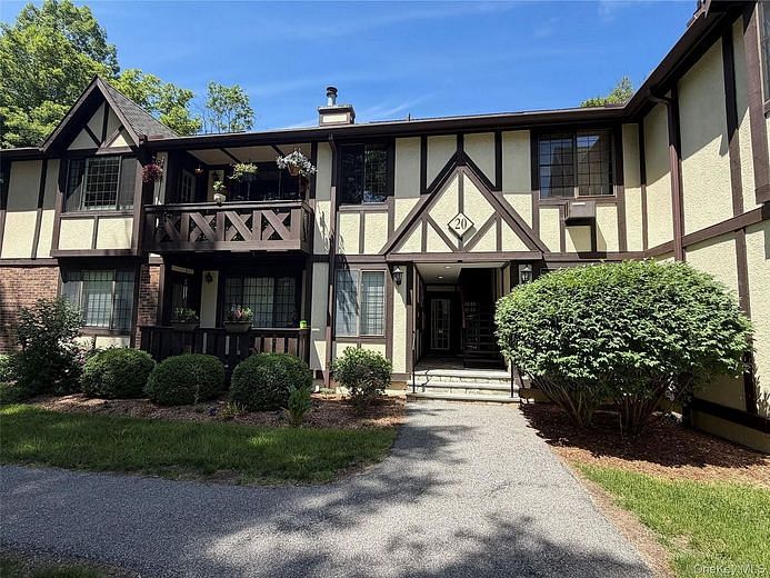 20 Foxwood Drive #1