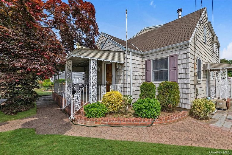 20 Francine Drive N
