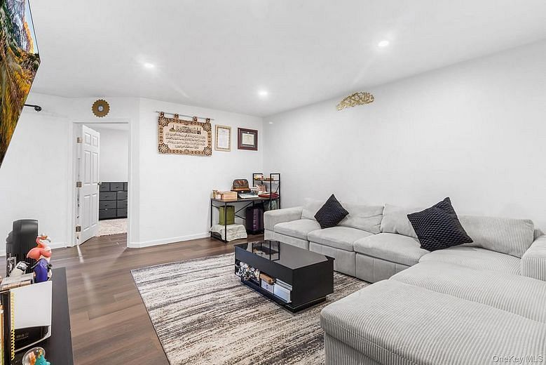 20 Hempstead Avenue #39C