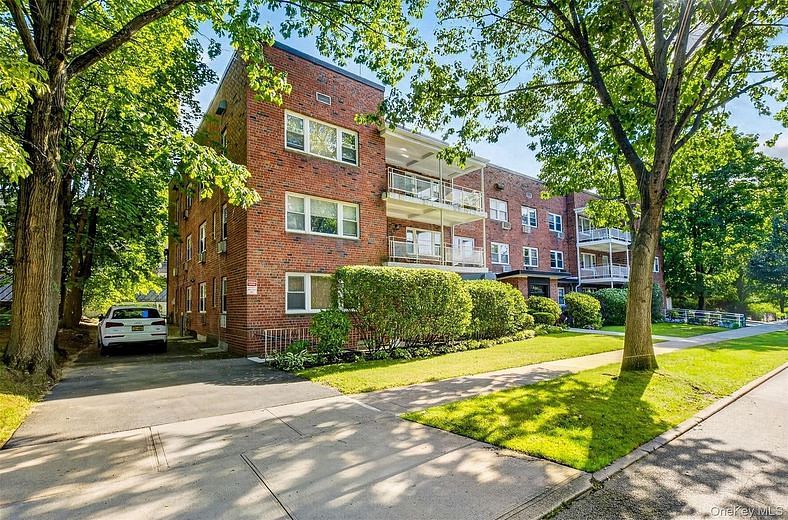 20 Hill Park Avenue #1F