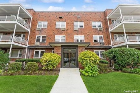 Image 1 of 19 for 20 Hillpark Avenue #1A in Long Island, Great Neck, NY, 11021