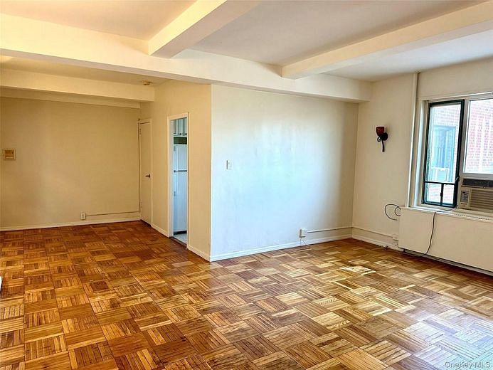 20 Metropolitan Oval #11A