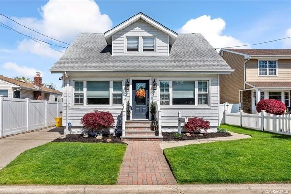 Image 1 of 32 for 20 N Peach Street in Long Island, Bethpage, NY, 11714
