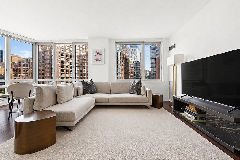 20 River Terrace #10E