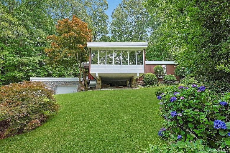 20 Sprain Valley Road