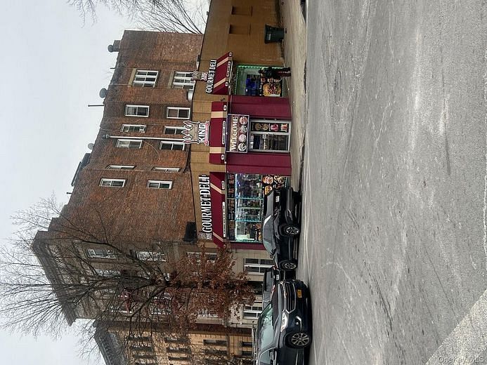 20 W Roosevelt Square