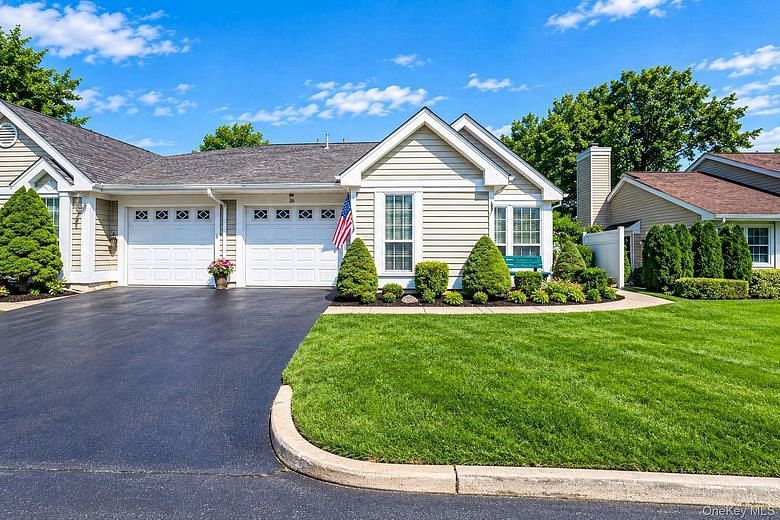 20 Wainscott Court