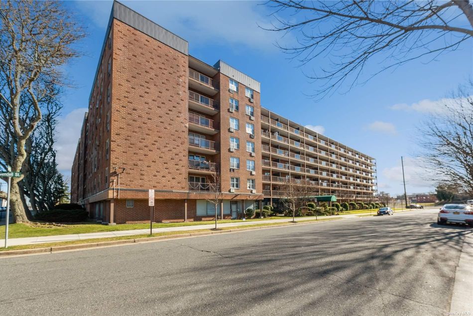 Image 1 of 15 for 20 Wendell Street #19F in Long Island, Hempstead, NY, 11550