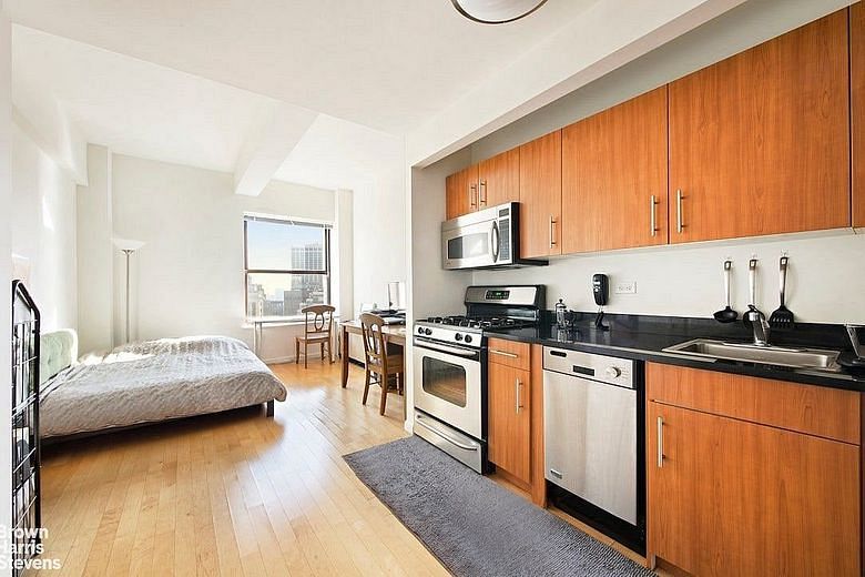 20 West Street #40F