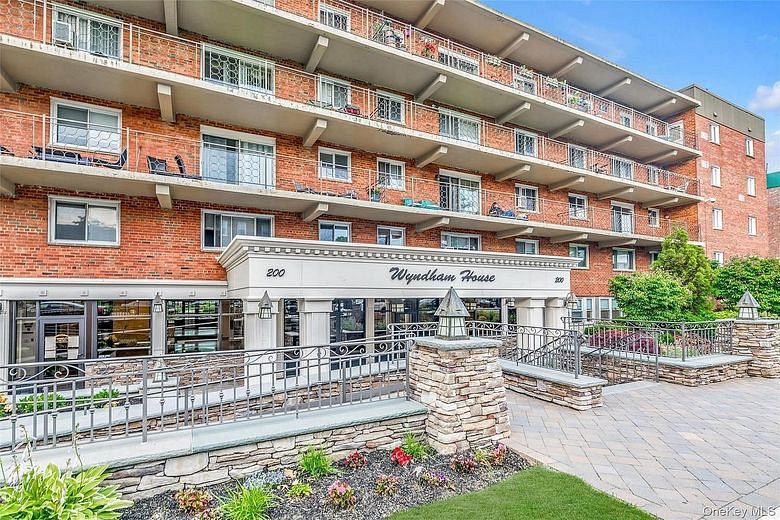 200 Atlantic Avenue #209
