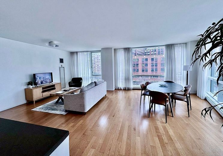 200 Chambers Street #5C