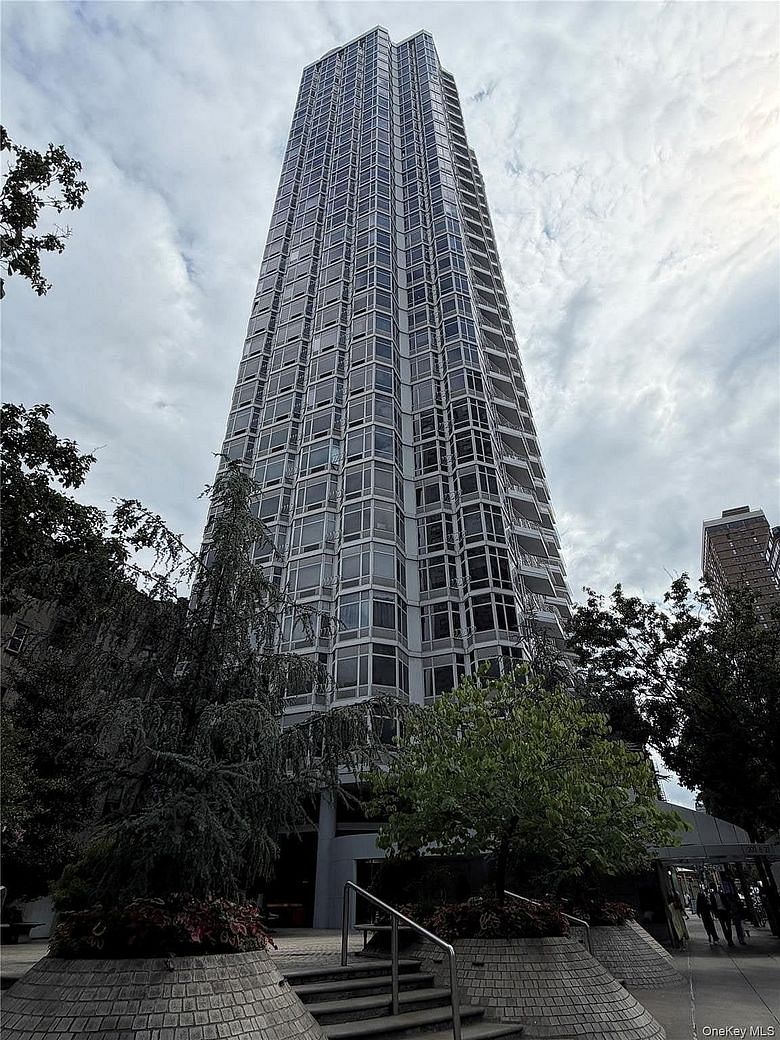 200 E 32nd Street #28C