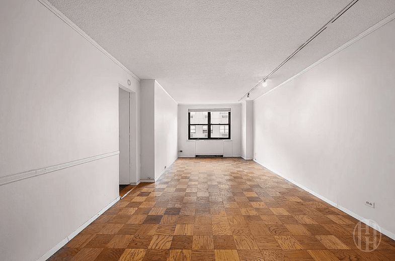 200 East 24th Street #1008