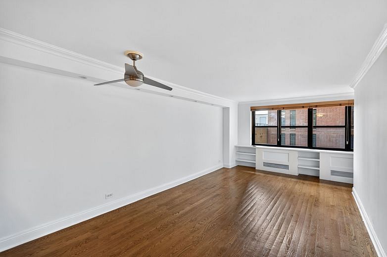 200 East 24th Street #910